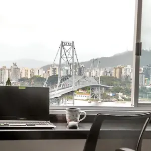 Quarto em Acomodações Particulares Magnífico Em Apto Com Vista Espetacular, Florianópolis